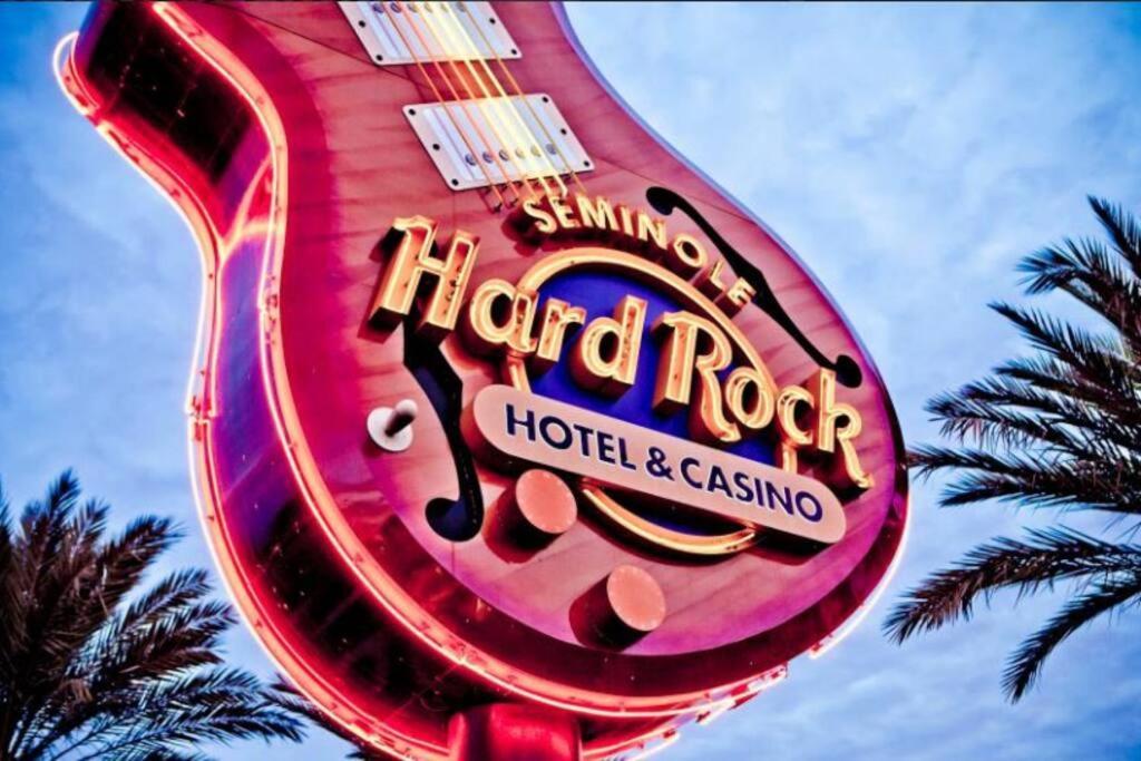 Stylish Suite Tampa Minutes To Hard Rock Casino Mango Экстерьер фото